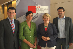 (v.l.) Hubertus Heil MdB, Ute Hötzer, Katja Mast MdB, Markus Bossert