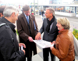 (v.l.) Sven Hantel, DB-Bereich SW; Eckhard Fricke, DB; Alexander Uhlig, Baubürgermeister Pforzheim; Katja Mast MdB