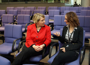 Katja Mast und Tatjana Mamat im Plenarsaal