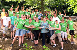 Katja Mast, Beatrice Albrecht, Jugendliche der Katholischen Jugendgemeinde Ersingen