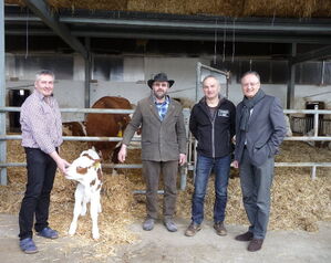 BDM-Kreischef Hans Ott mit Milchbauer Ernst Häberle und BDM-Landesvorsitzendem Karl-Eugen Kühnle und Andreas Stoch