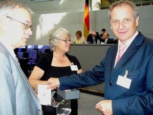 Renhold Gall MdL beid er Stimmabgabe