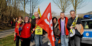 Thomas Knapp mit (v.l.) Beate und Hartmut Krüger. Manfred Läkemäker, Rita Rapp, Dieter Möck