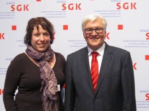 Dr. Frank-Walter Steinmeier mit der Heilbronner Stadträtin Tanja Sagasser bei einer Konferenz in Bremen