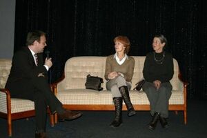 auf dem Bild (von links): Ingo Rust MdL, Regisseurin Sigrid Klausmann, Erzieherin Lisette