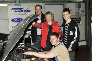 Jürgen Kellenberger, Katja Mast, Pascal Becht und der Auszubildende Manuel (v.l.n.r.) Foto: Doro Treu