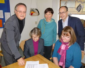 Andreas Stoch mit Helga Banz, Karin Keller, Heidrun Will und Michael Kolb (v.l.)