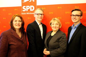 Paul Renner (2. v. li.) mit Michael Hofsäß (rechts) und Sigune Wieland (links) sowie Katja Mast MdB