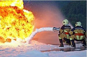Ein Feuerwehreinsatz ist oft gefährlich (Bildquelle: photocase.com // uwy.ch)