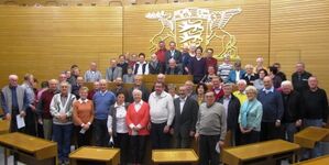 Die Besuchergruppe aus Kochendorf im Plenarsaal