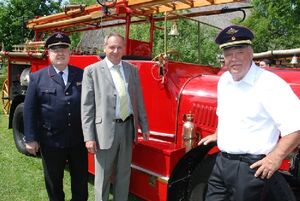 Reinhold Gall und Frank Knödler beim Landesoldtimertreffen der Feuerwehren in Bad Schussenried im Jahr 2012