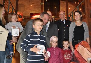 Reinhold Gall bei einer Aktion für Rauchmelder in Neuenstadt