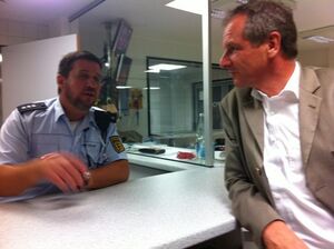 Wie bereits im Jahr 2011 (Foto) besuchte Reinhold Gall auch in diesem Jahr die diensthabenden Beamten auf dem Wasen